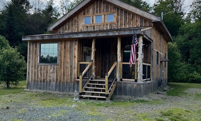 Stratford Cabin | Quaint 3-bedroom cabin on the Trails