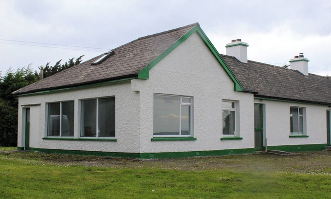 Sligo House | Quaint 3 Bedroom Cottage with Sea and Mountain Views