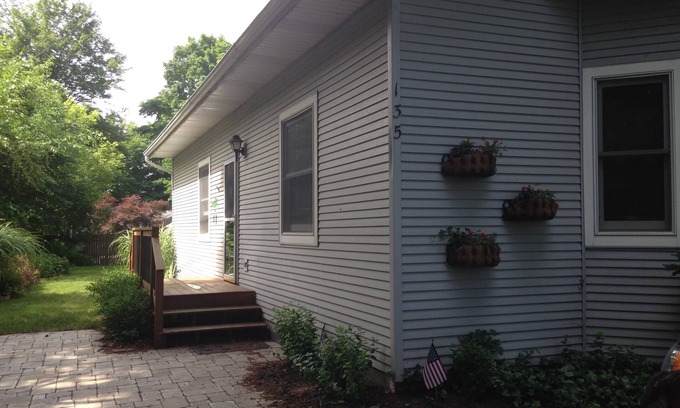 Saugatuck House | Quaint, Affordable Cottage! Walking Distance to Downtown Saugatuck