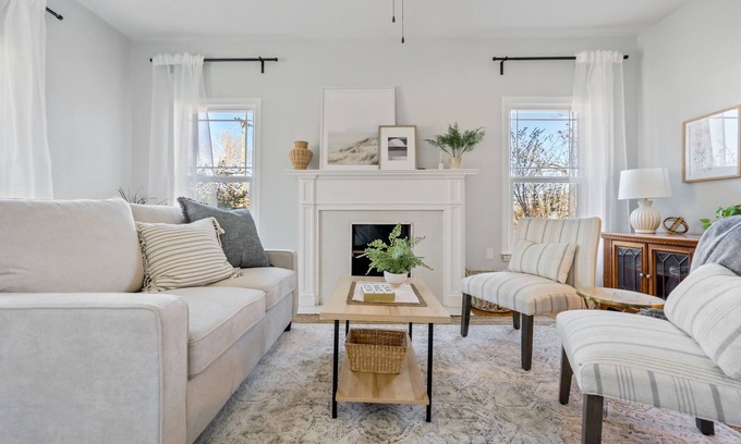 Weatherford House | Quaint and Cozy Historic Home in Downtown Weatherford
