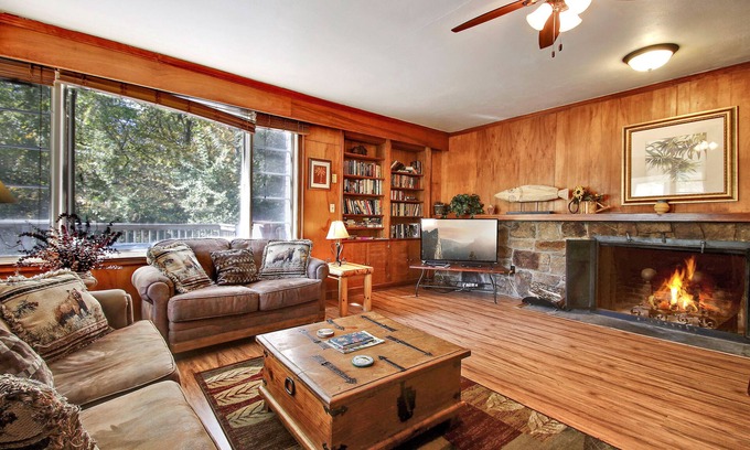 Gatlinburg - Pigeon Forge Cottage | Quaint and private mountain stone and wood cottage