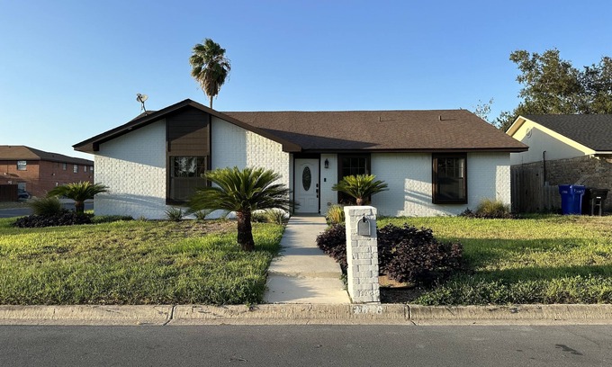 McAllen House | Quaint and quiet home away from home!