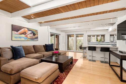 Mountain Valley House | Quaint Budget-friendly Retreat With Aspen Charm