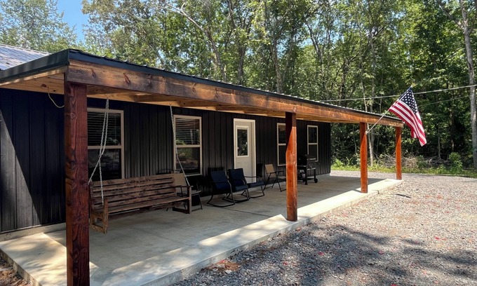 Higden Cabin | Quaint cabin, 1/4 mile from Sugar Loaf Marina boat launch on Greers Ferry Lake.
