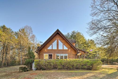 Sweetbriar Farms House | Quaint Cabin with Deck and Loft 10 Mi to Lake Lure!