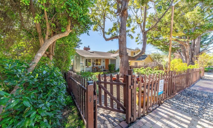 Carmel Woods Condo | Quaint Carmel - Bungalow Close to Beach