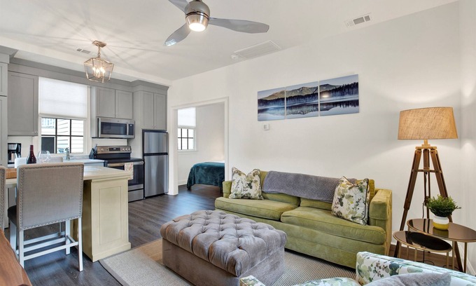 Savannah Victorian District House | Quaint Carriage House, Steps to Forsyth Park, Sleeps 4
