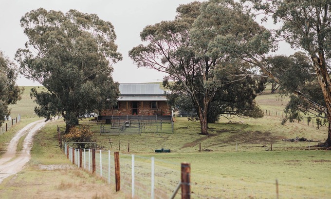 Gilbert Cottage | Quaint & cosy country getaway - Cedar Cottage