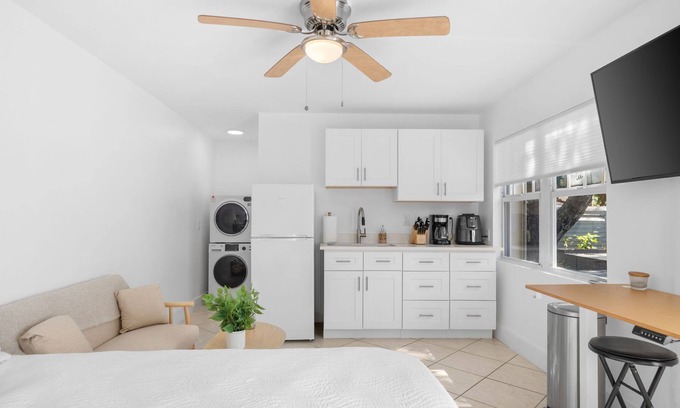 South Middle River Cottage | Quaint cottage in delightful Fort Lauderdale with WiFi and AC