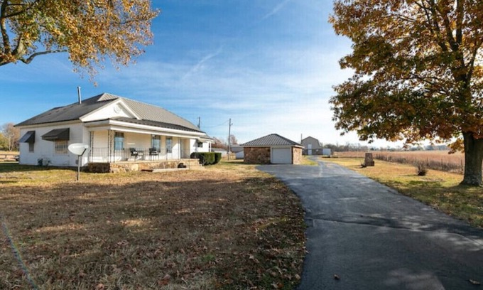 Brookline Station Other | Quaint farmhouse near airport/BBAllison Sports Town
