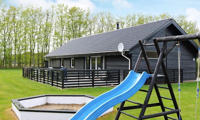 Egense House | Quaint Holiday Home in Storvorde with Sauna
