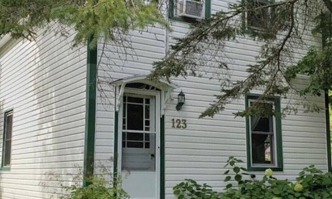 Bracebridge Cottage | Quaint Home on Shier