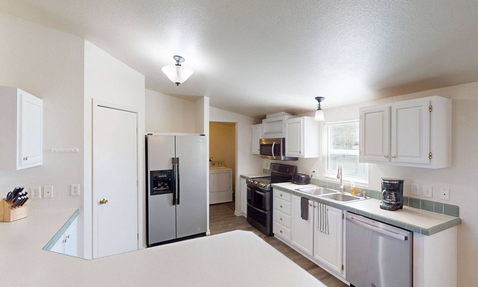 Oakley House | Quaint home with firepit, gas grill, WiFi, dog-friendly