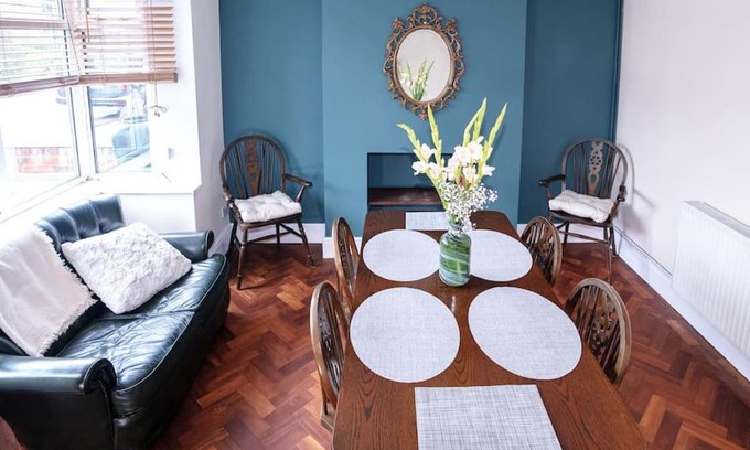 Kingsley Holt House | Quaint house in a beautiful rural setting
