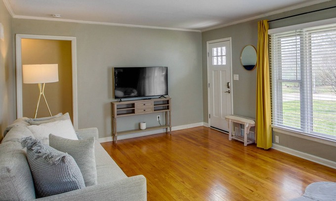 Tower Homes House | Quaint Kansas City Vacation Rental w/ Backyard!
