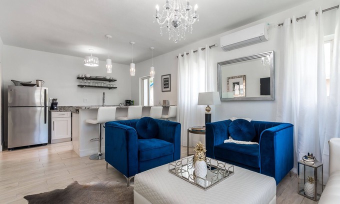 Delray Beach Villa | Quaint Luxury 1/1 Villa with HEATED Pool-BEST LOCATION- walk to everything!