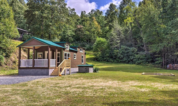 Brevard Cabin | Quaint Mtn Cabin: Tiny Living Near Big Adventure