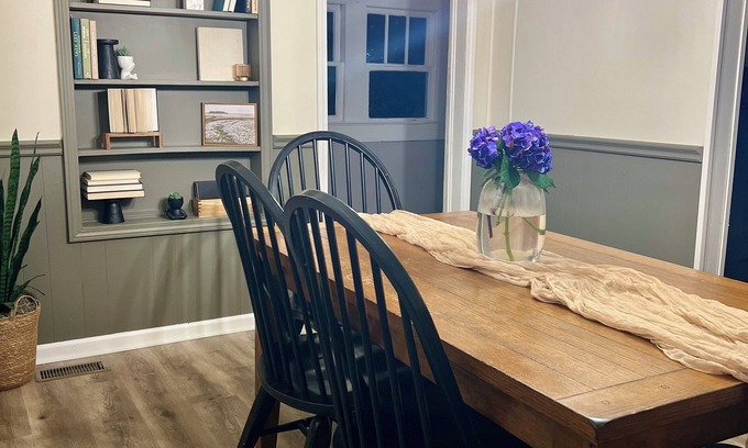 Bremen Cottage | Quaint, PET-FRIENDLY cottage in downtown Bremen-games for the fam/full kitchen