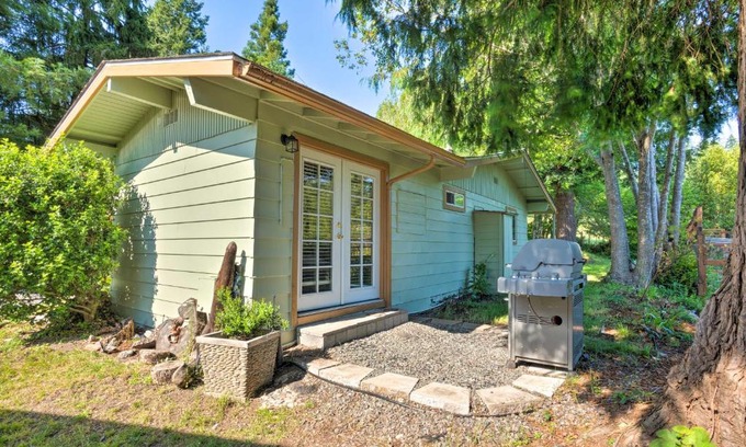 Brookings House | Quaint Riverside Reprieve with Kayaks and Floats!