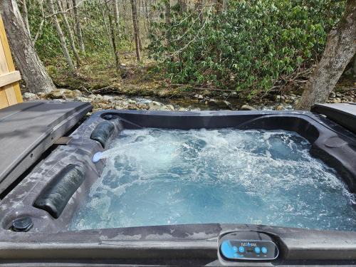 Cosby House | Quaint Villa, Pickleball Court, Creek, WIFI, Mountain Views, Starting at 79"