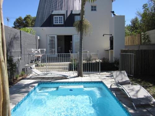 Eastcliff House | Quainton Cottages