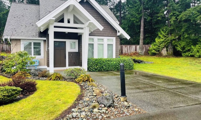 Regional District of Nanaimo House | Qualicum Family Cottage - 3bd/2 bath