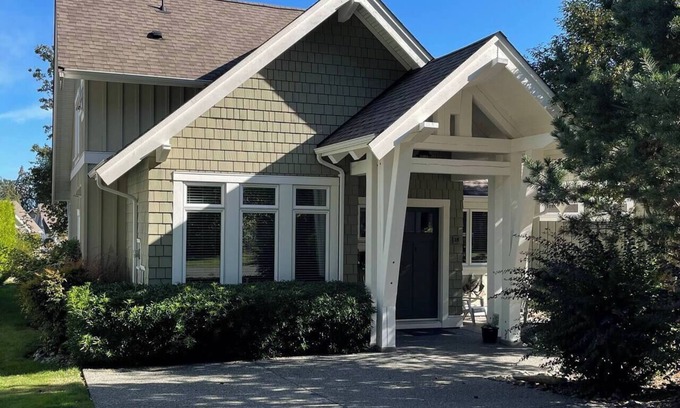 Regional District of Nanaimo House | Qualicum Landing Seaside Escape - Sleeps 6