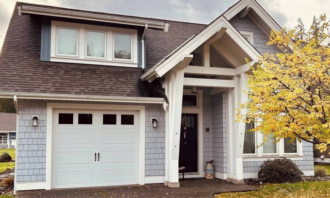 Regional District of Nanaimo House | Qualicum West Coast Cottage