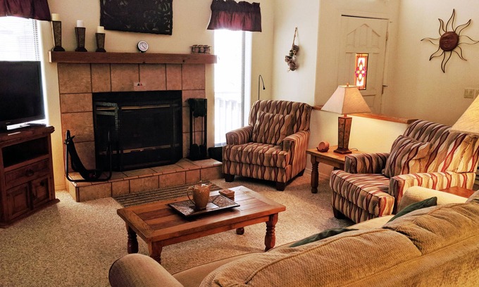 Pinetop Villa | Quality Hill Resort Villa, sleeps six, private deck with barbecue, garage