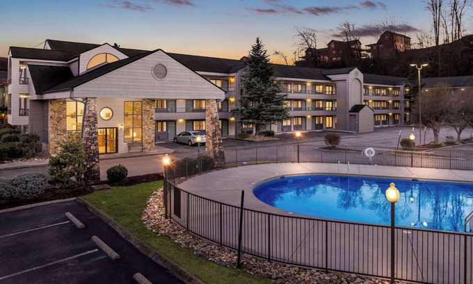 Pigeon Forge Hotel | Quality Inn And Suites Dollywood