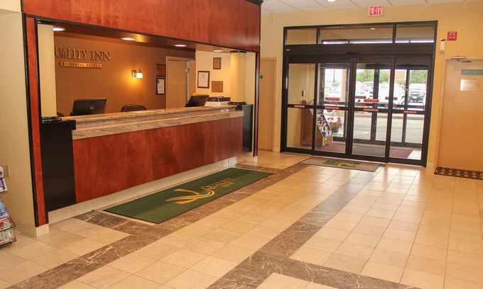 Cheektowaga Hotel | Quality Inn Buffalo Airport