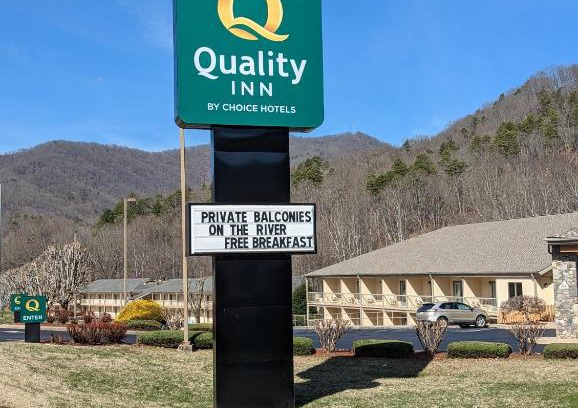 Cherokee Hotel | Quality Inn Cherokee Riverside