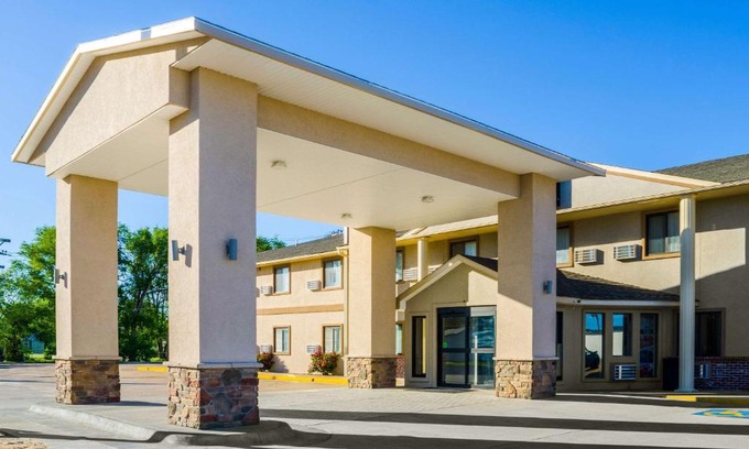Great Bend Hotel | Quality Inn Great Bend
