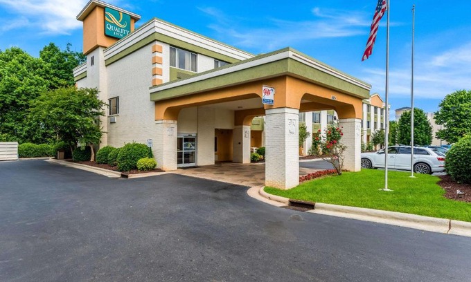 Huntersville Hotel | Quality Inn Huntersville near Lake Norman