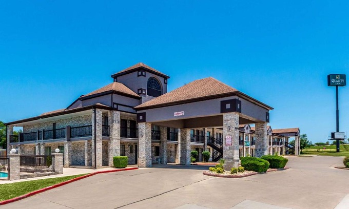 Arena District Hotel | Quality Inn I-10 East near Frost Bank Center