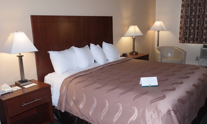 Janesville Hotel | Quality Inn Janesville North