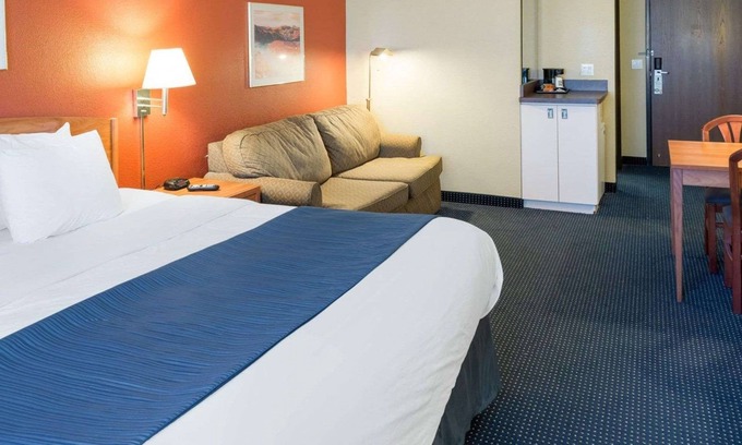 Lakeville Hotel | Quality Inn Lakeville North