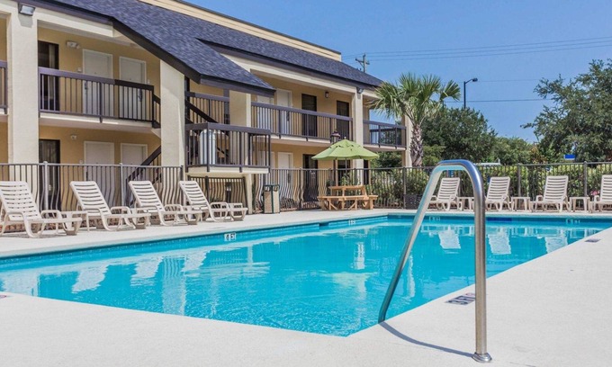 Charleston Hotel | Quality Inn Mt. Pleasant - Charleston