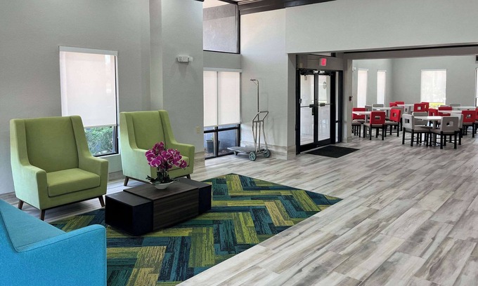 Mobile Hotel | Quality Inn & Suites at Airport Blvd I-65