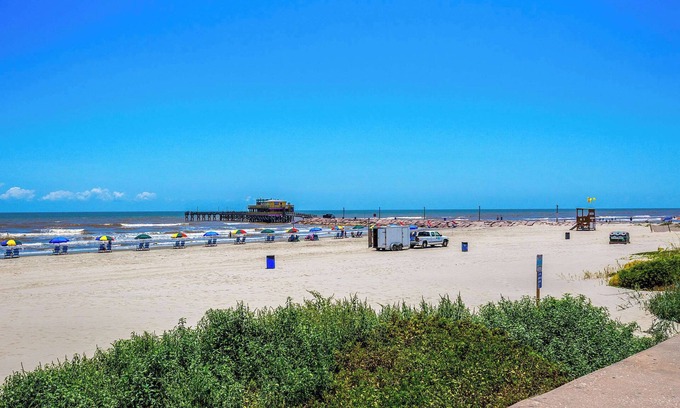 Galveston Hotel | Quality Inn & Suites Galveston - Beachfront