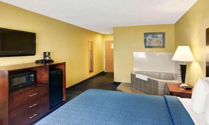South Arlington Hotel | Quality Inn & Suites Grand Prairie