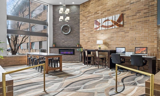 East Bloomington Hotel | Quality Inn & Suites Mall of America - MSP Airport