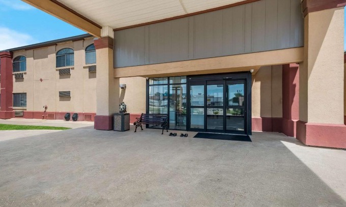 Oklahoma City Hotel | Quality Inn & Suites Oklahoma City North