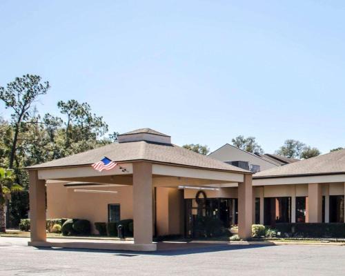 Northeast Pensacola Hotel | Quality Inn & Suites Pensacola Bayview