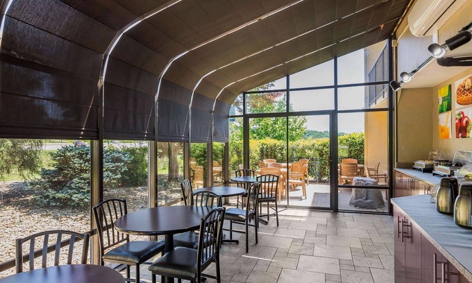 Sevierville Hotel | Quality Inn & Suites Sevierville - Pigeon Forge