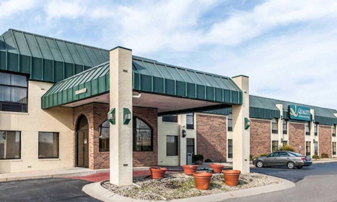 Shelbyville Hotel | Quality Inn & Suites Shelbyville I-74