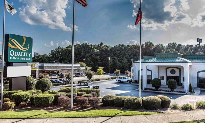 Stockbridge Hotel | Quality Inn & Suites Stockbridge Atlanta South I-75