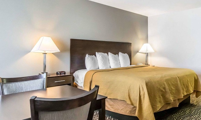 Old Louisville Hotel | Quality Inn & Suites University/Airport