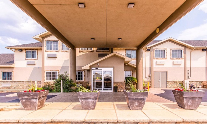 Laramie Hotel | Quality Inn & Suites University