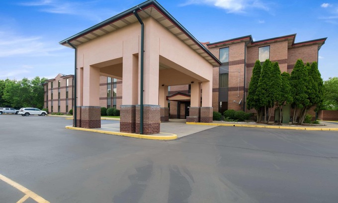Sellersburg Hotel | Quality Inn & Suites